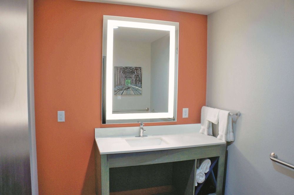 La Quinta Inn Suites By Wyndham Pittsburg 39/51