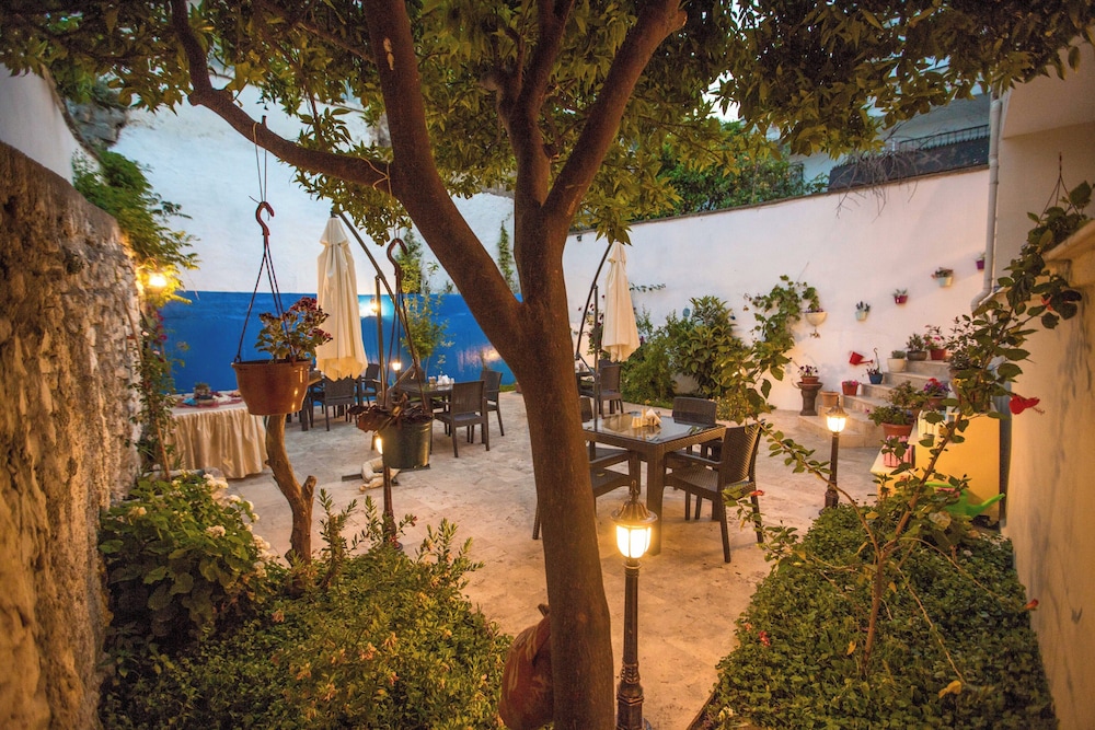 Old Town Boutique Hotel 47/50