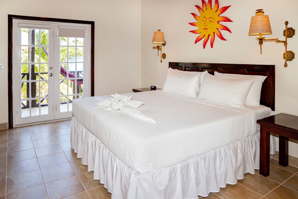 1 BEDROOM, PLUS, VILLA, GARDEN VIEW, DEN