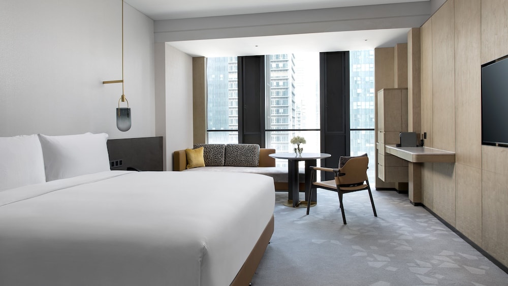 Classic, King Bed, Central Lotus View