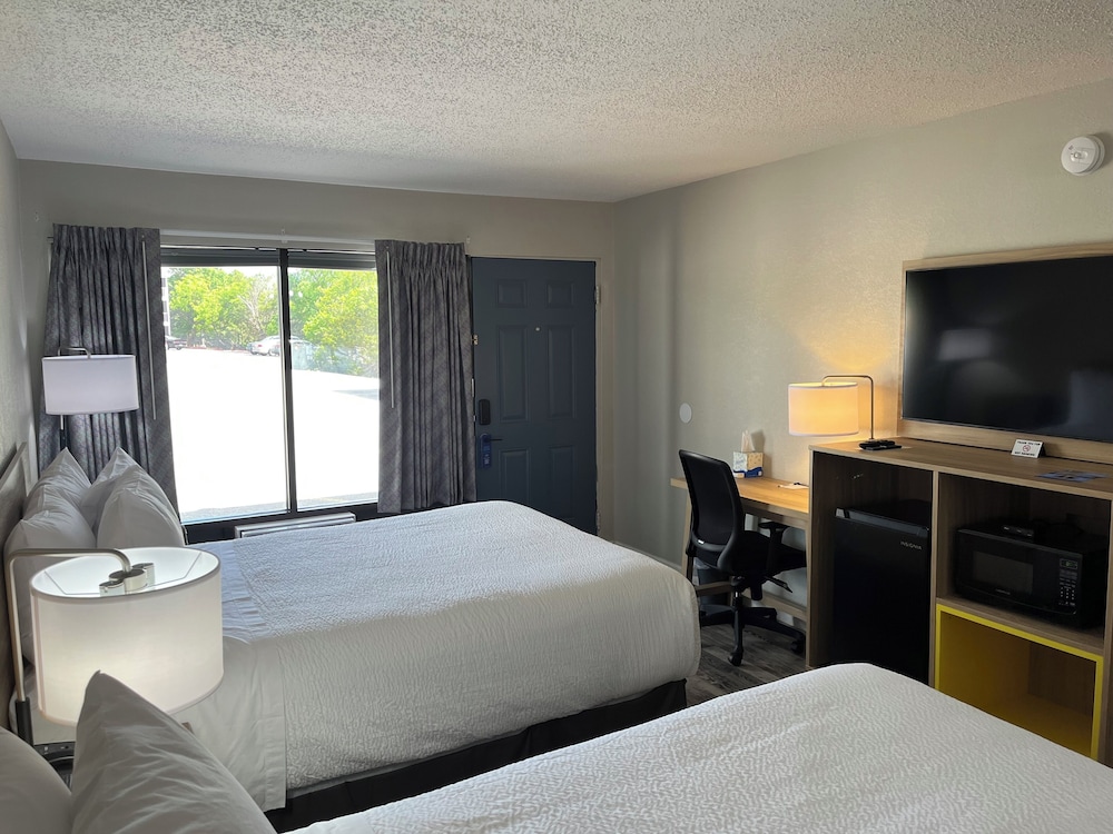 Days Inn by Wyndham Branson Ozarks 34/65