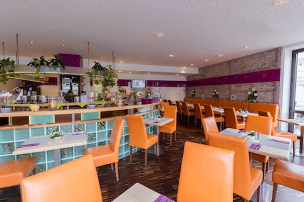 Hotel Arooma 33/47