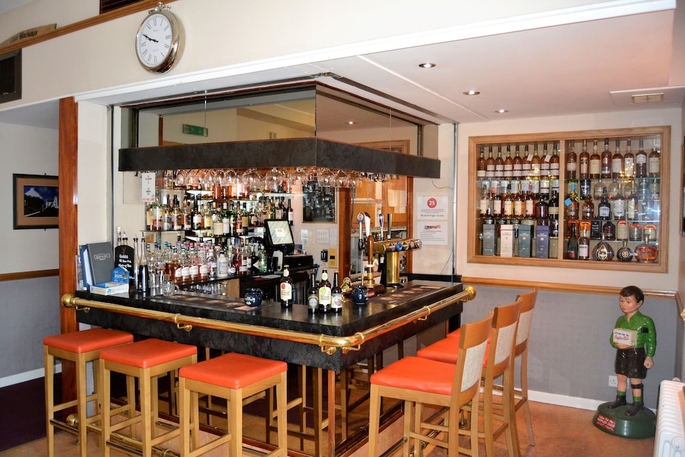 Mackays Hotel Wick 32/50