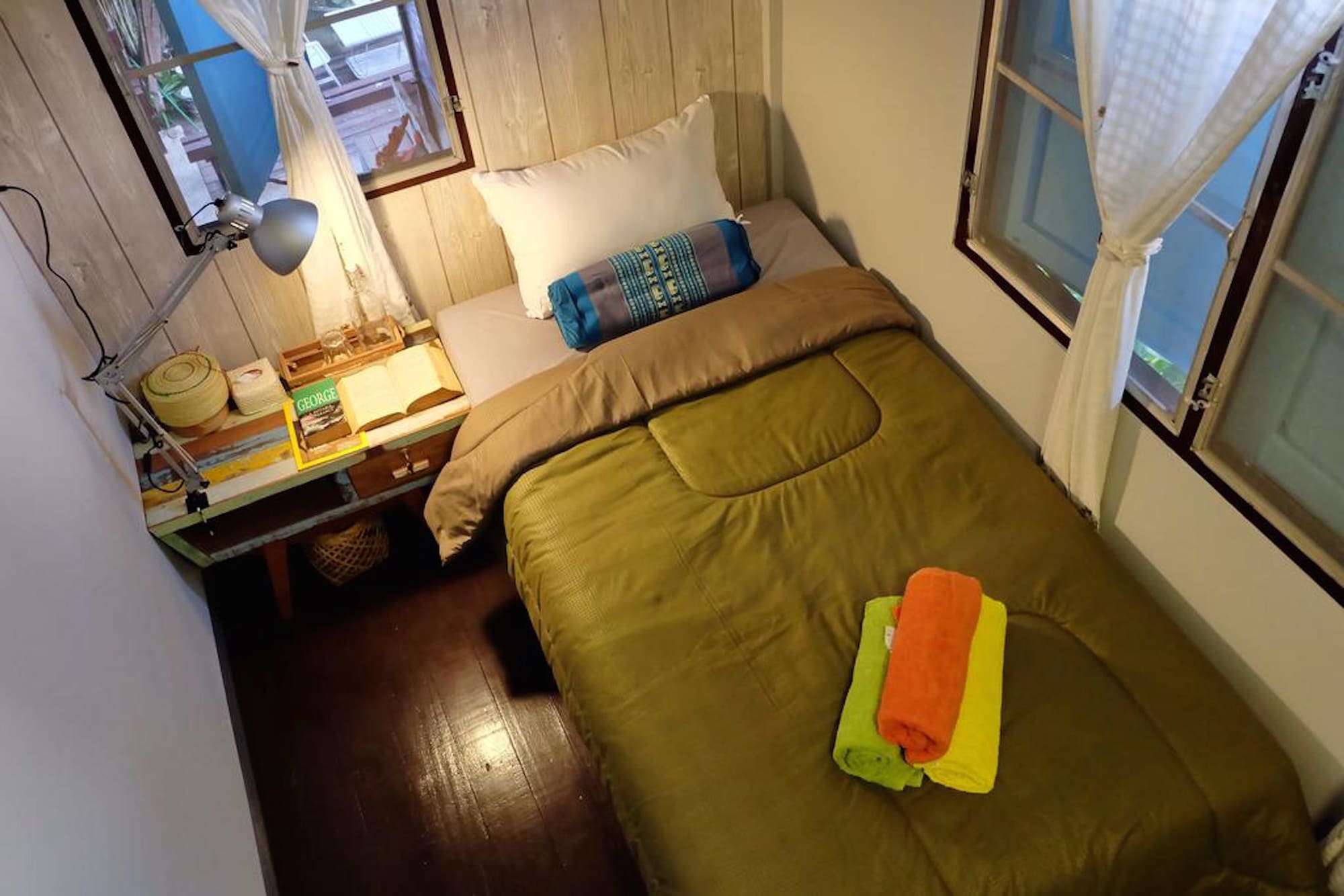 STANDARD, TWIN BEDS, SHARED BATHROOM