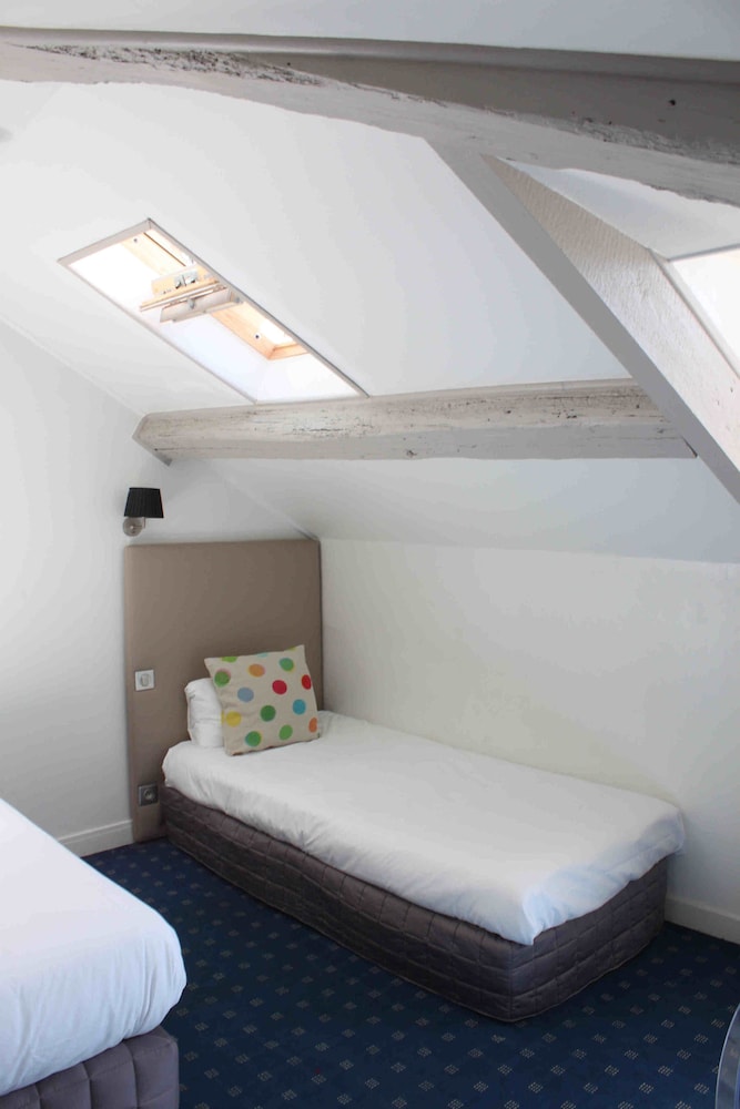 HOTEL HENRI IV 18/69