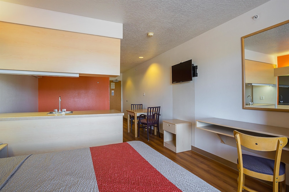 Motel6 Bernalillo, NM 44/62