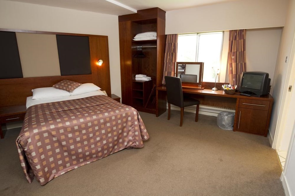 ROOM, DOUBLE OR TWIN BED, LARGE