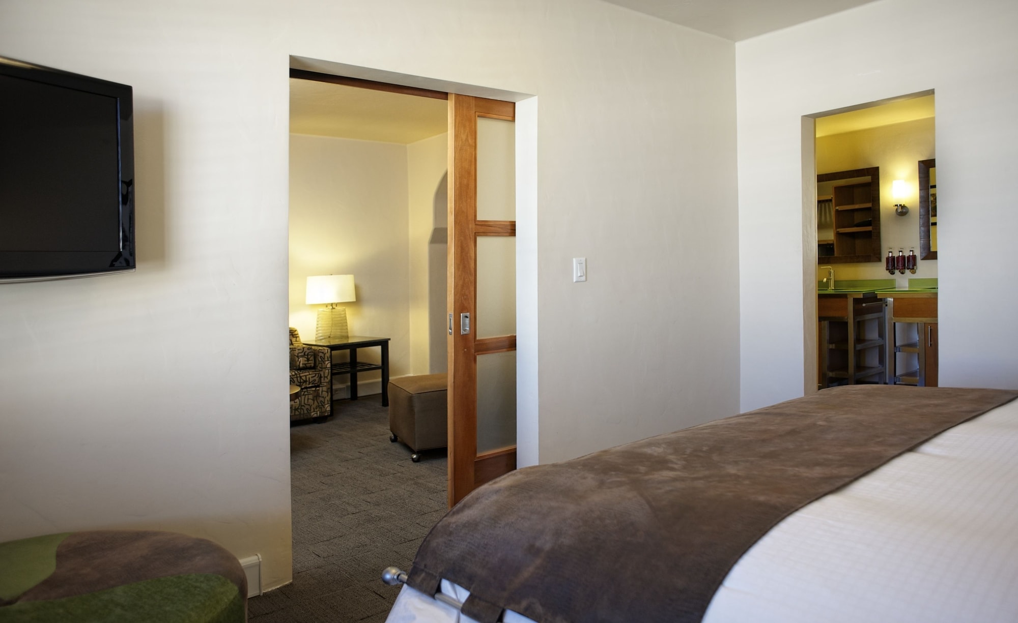 1 BEDROOM, SUITE, KING BED, ACCESSIBLE