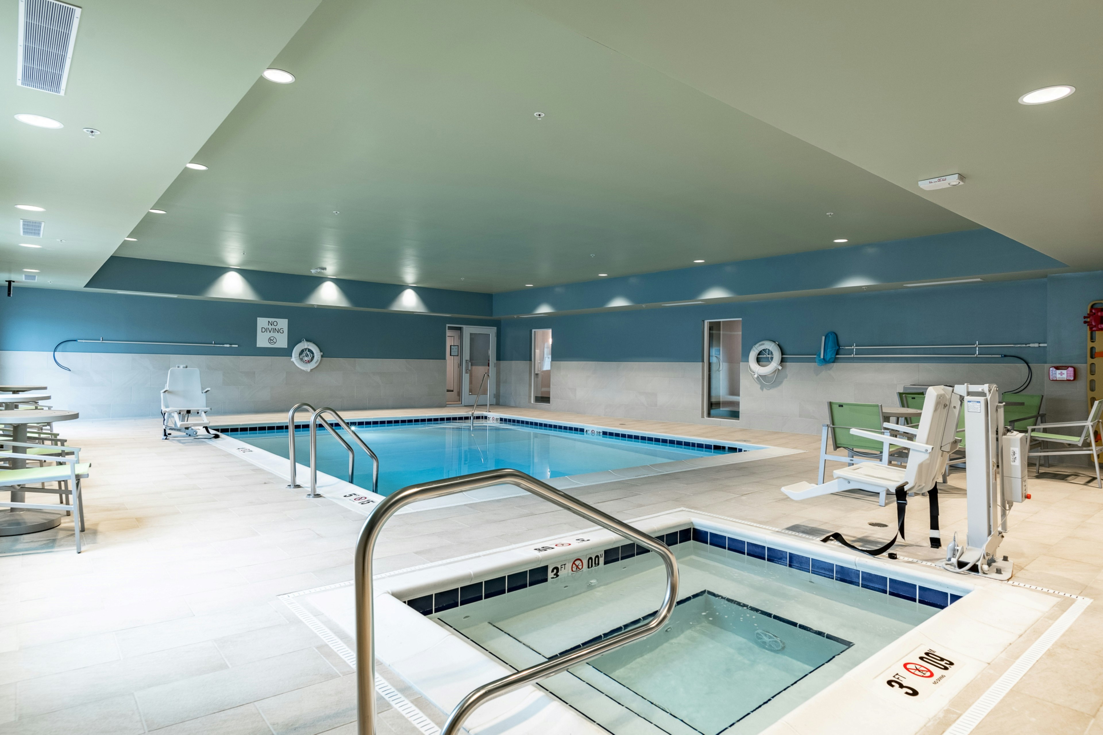 Holiday Inn Express And Suites Moundsville 36/61