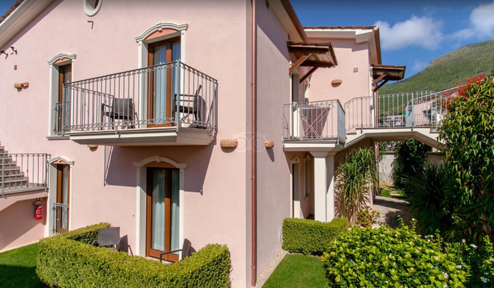Hotel Ristorante Borgo La Tana 43/50