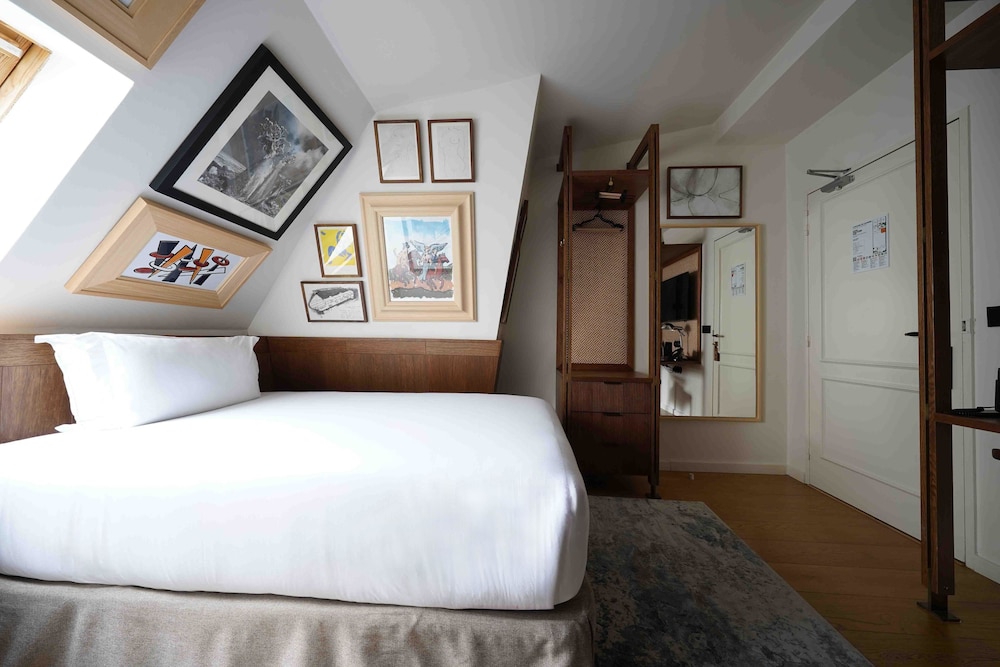 ROOM, SINGLE