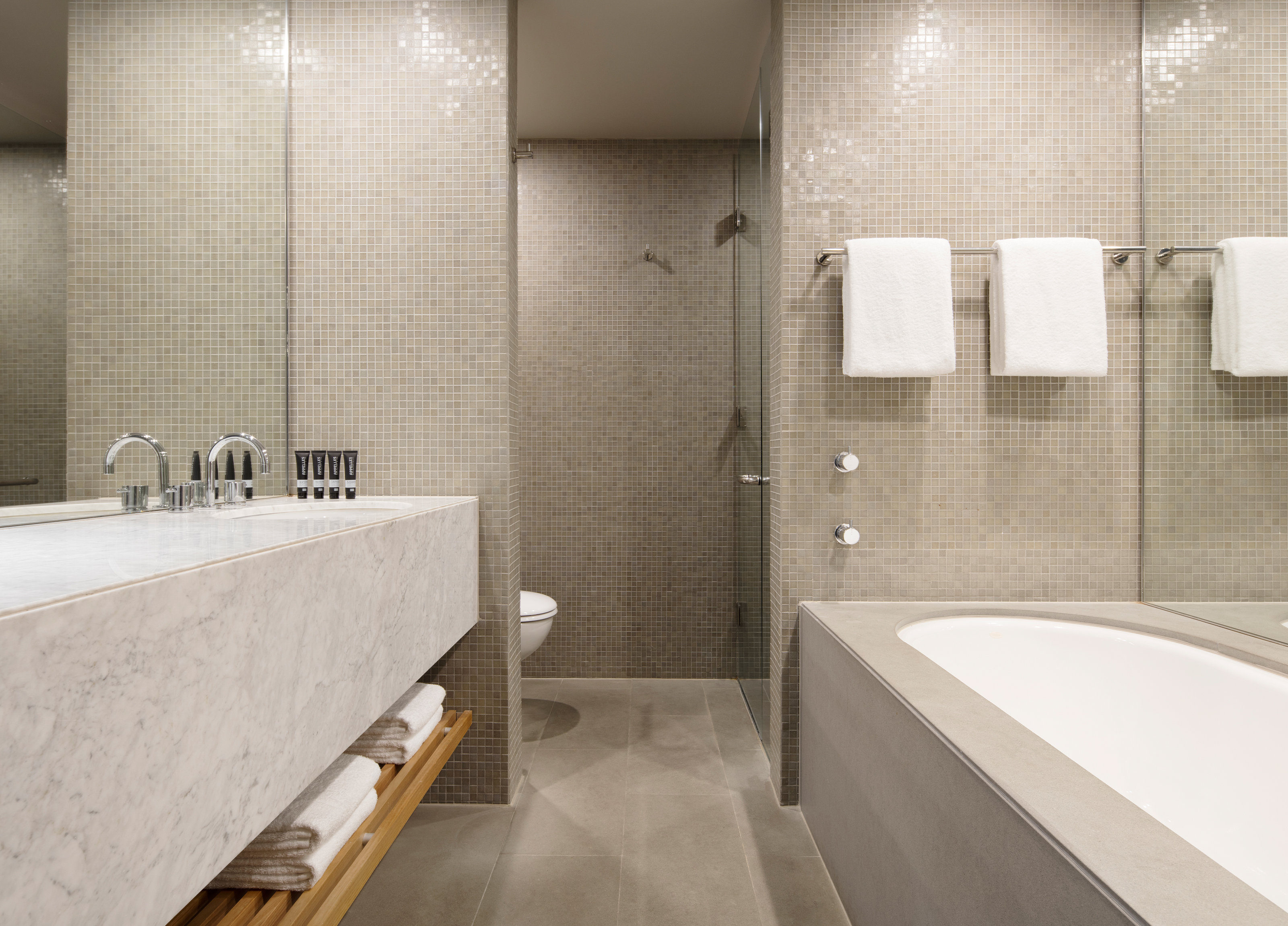 Hotel Realm 50/54