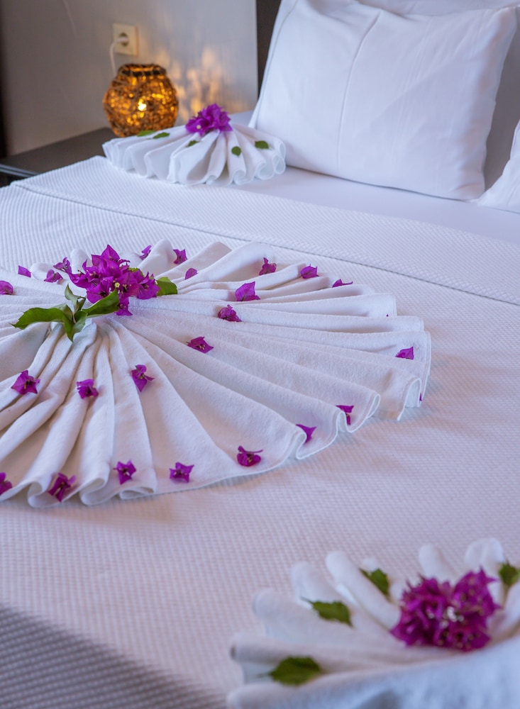 Hill House - Adults Only 25/50