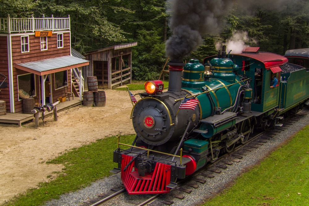 Mountainaire Inn and Log Cabins 34/50
