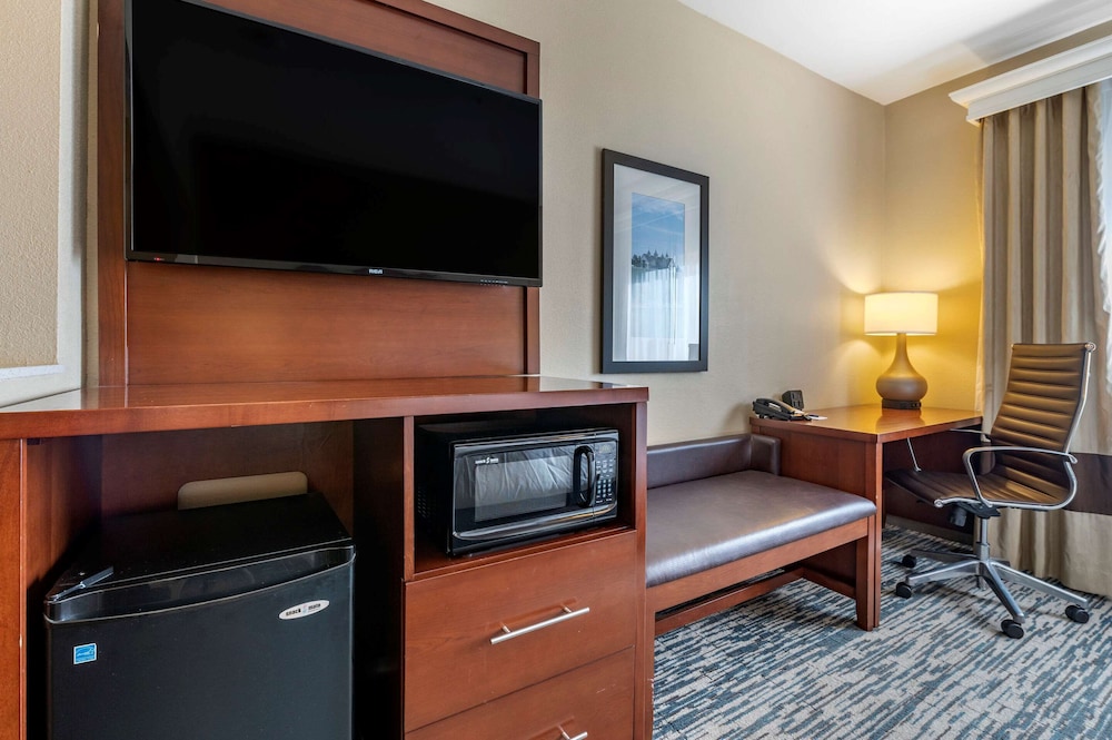 Comfort Suites Keeneland 46/48