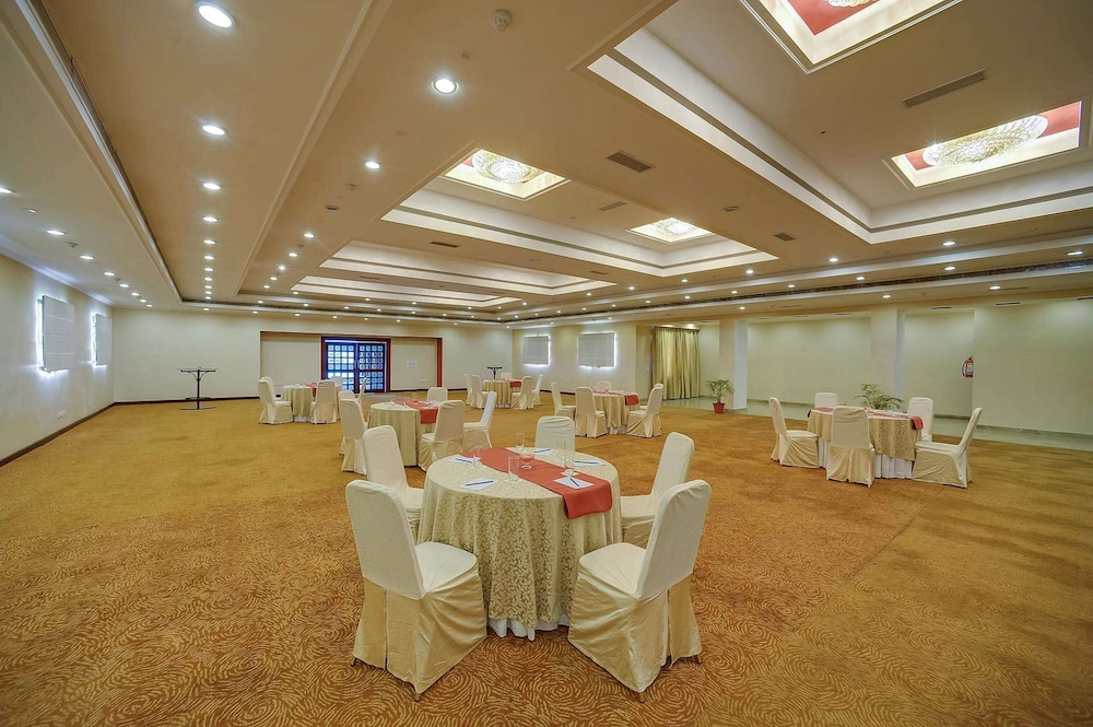 ROYAL SAROVAR PORTICO 28/35