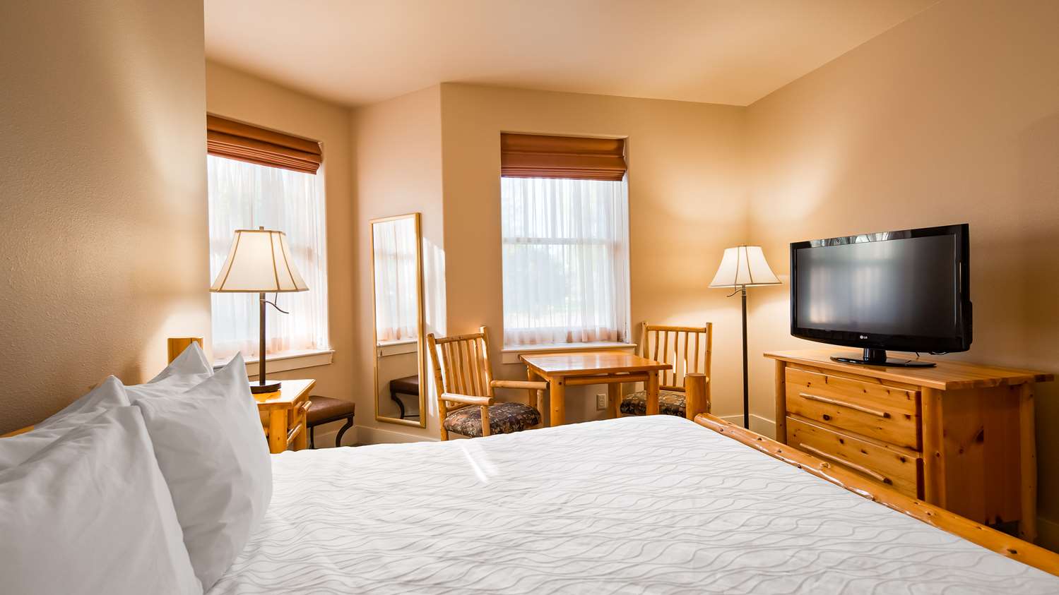 غرفة بسرير كينج