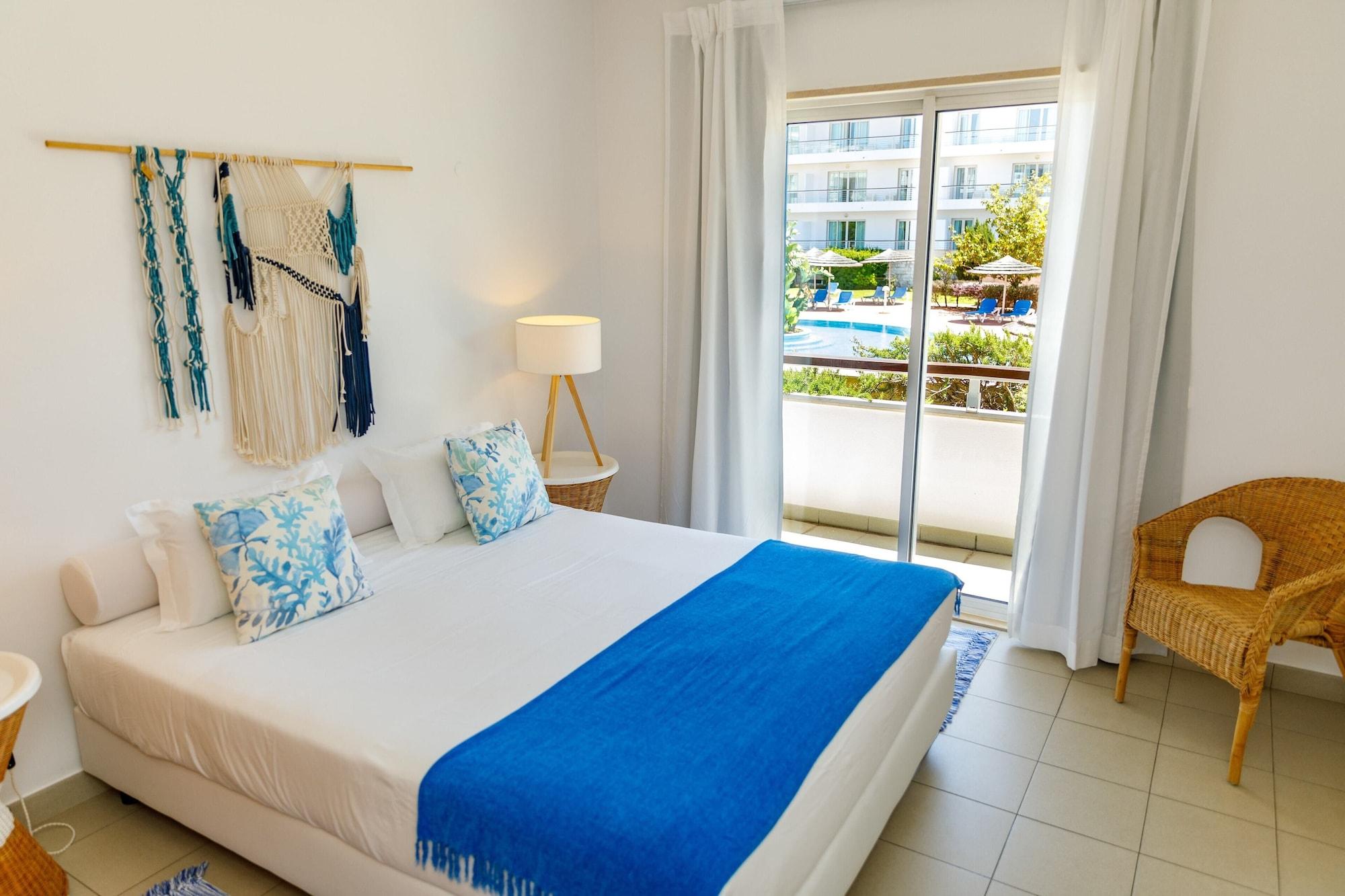 2 Bedrooms, Apartment, Pool View, No Elevator