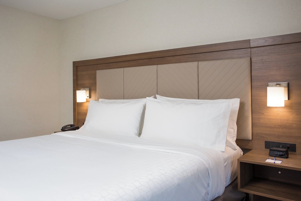 HOLIDAY INN EXPRESS CHELMSFORD 26/65