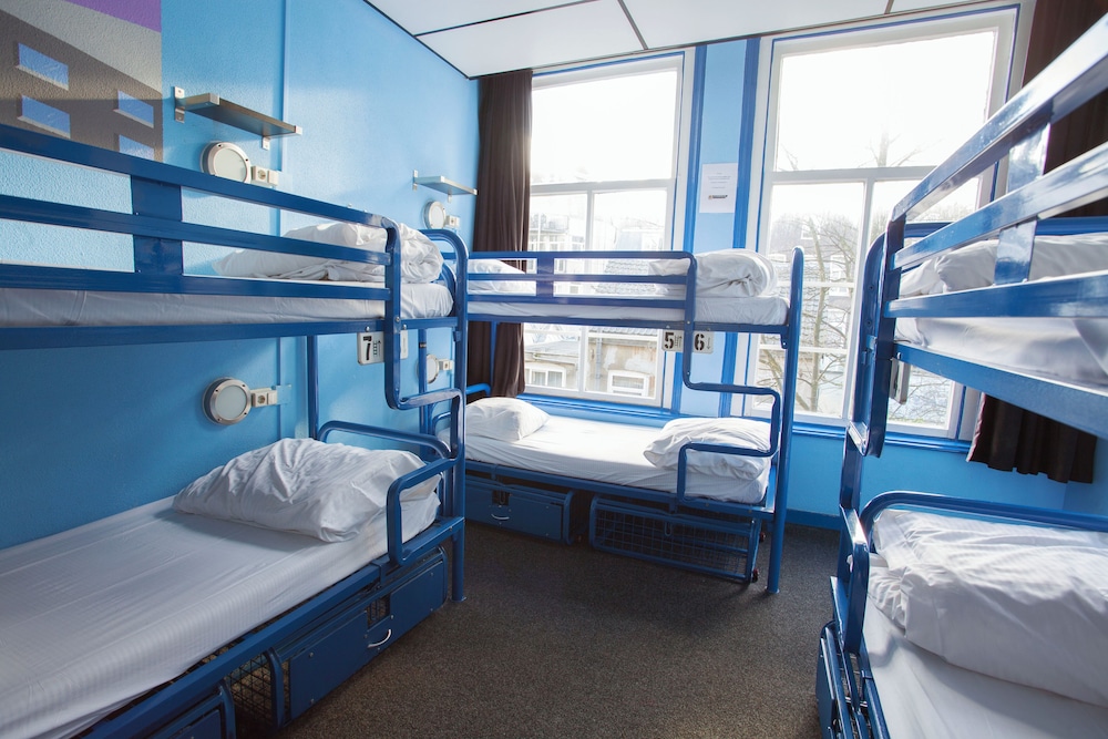 MIXED DORM, 8 BEDS, SHARED BATHROOM