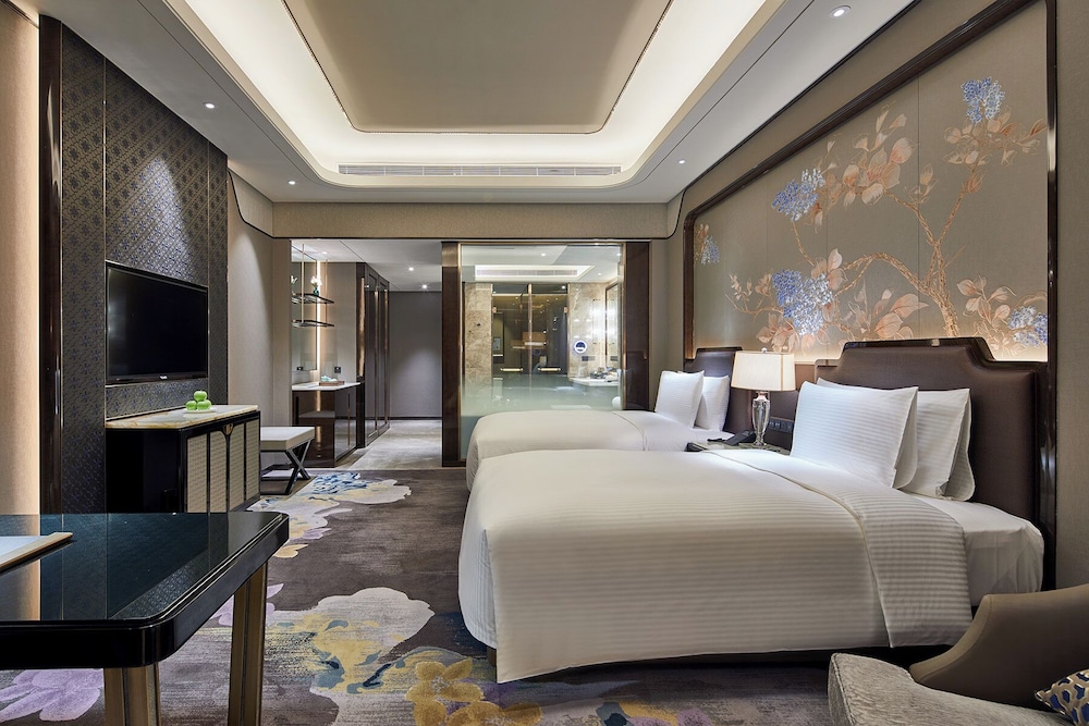 DELUXE, TWIN BEDS