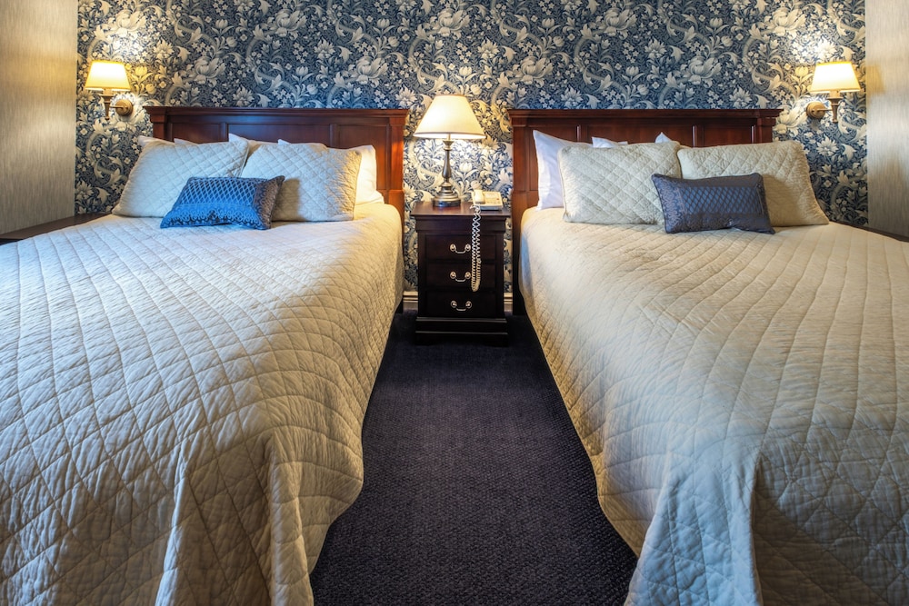 New Castle, 2 Queen Beds