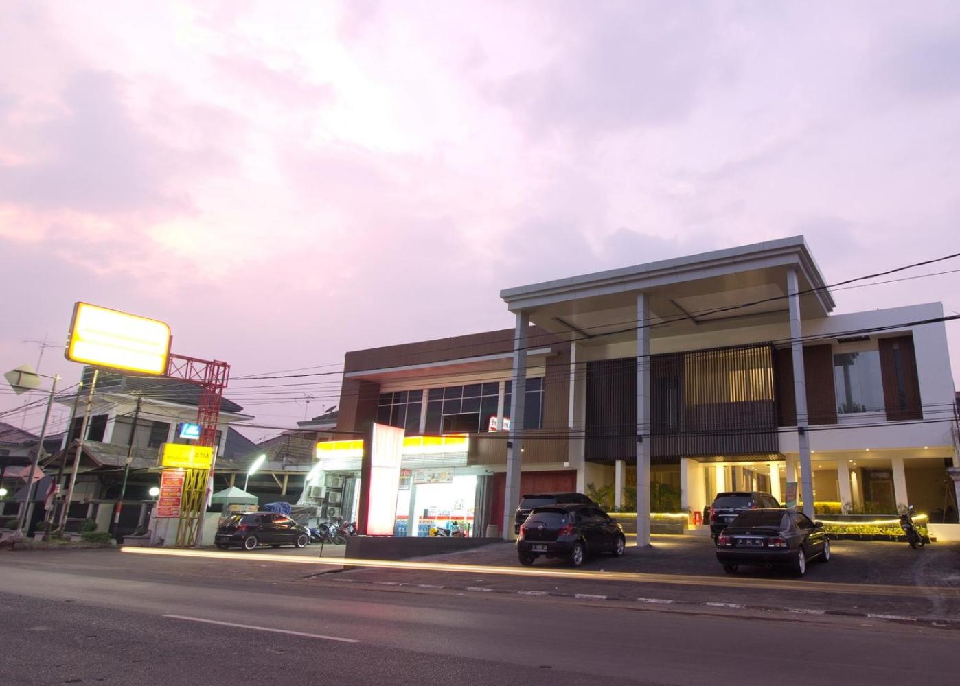 Vinotel Cirebon 1/50