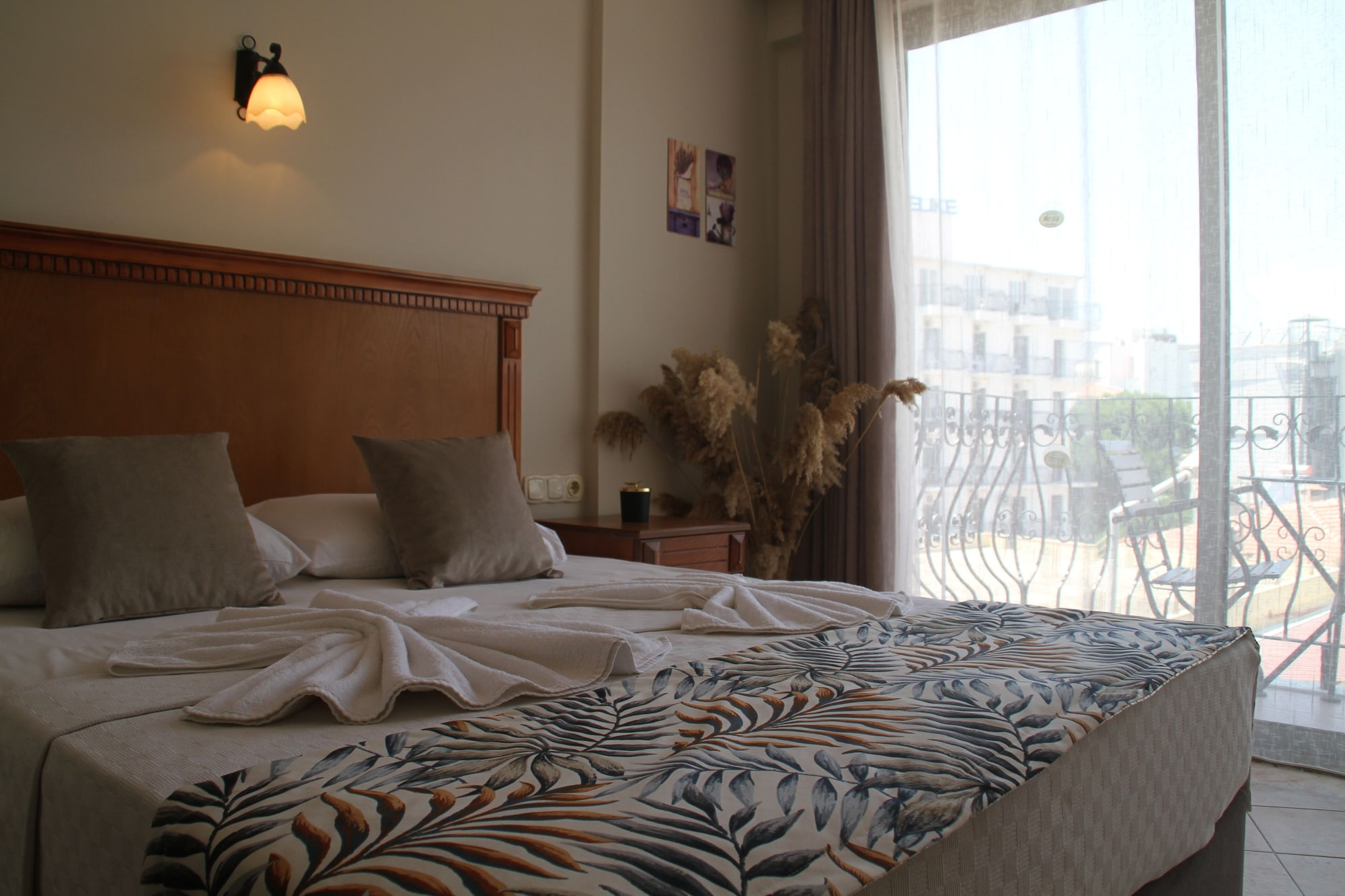 شقة عائلية بسرير مزدوج وسريرين منفصلين بإطلالة على البحر بغرفة نوم واحدة، Rosy Suites Hotel 3/4