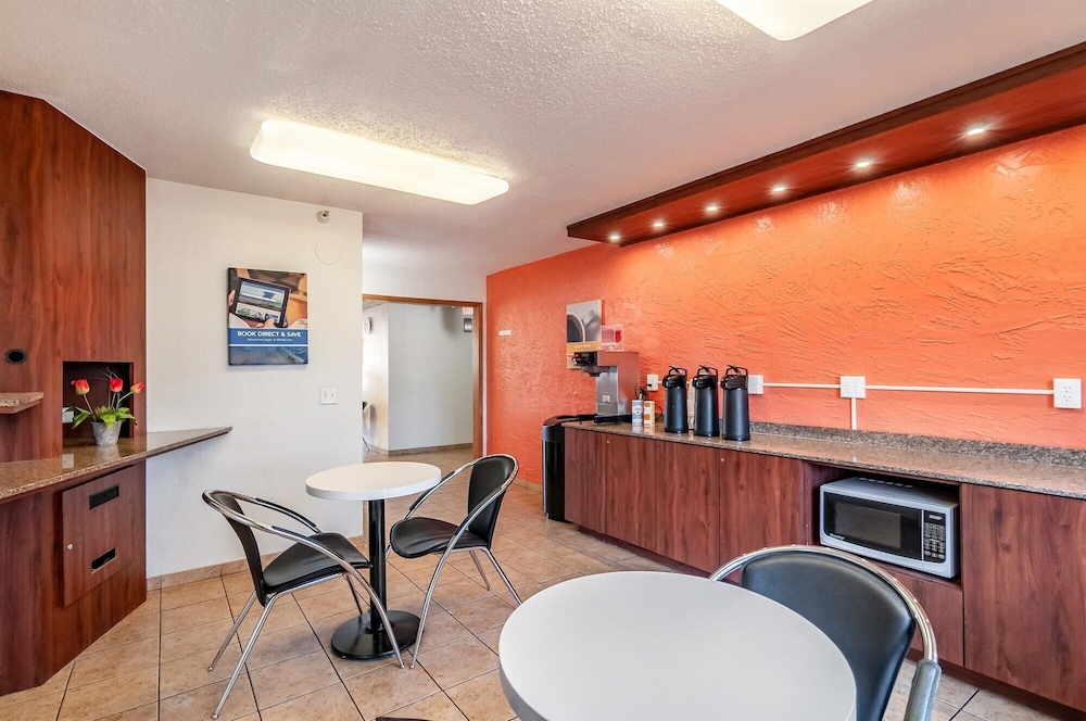 Motel6 Naperville, IL 38/44