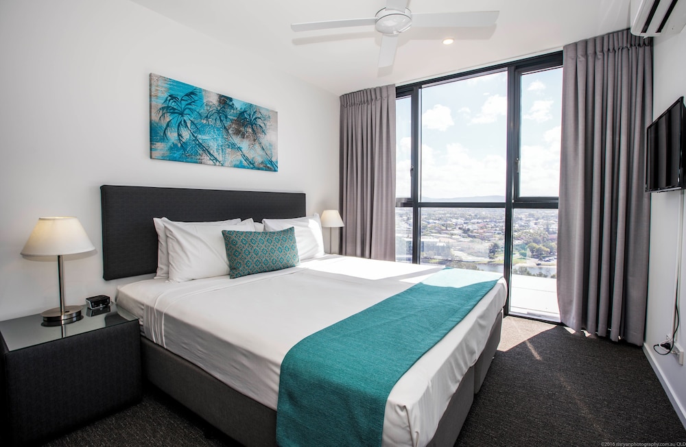 Synergy Broadbeach 17/52