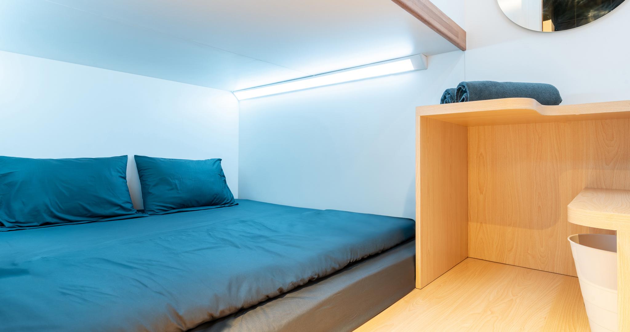 ROOM, DOUBLE BED
