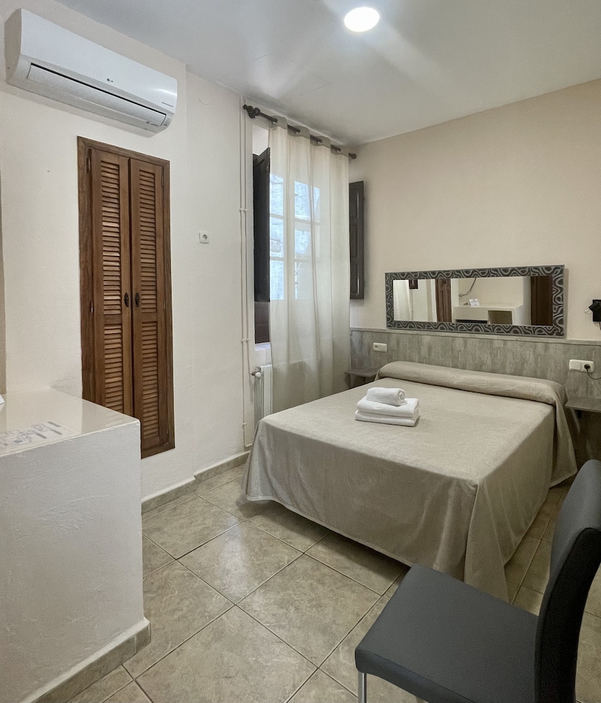 Arteaga Hostal & Baños Árabes Elvira 38/50