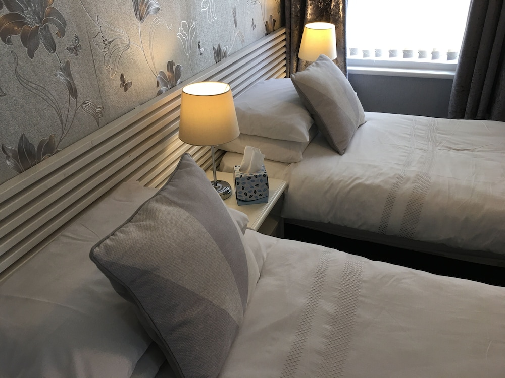 Glenheath Hotel 26/49