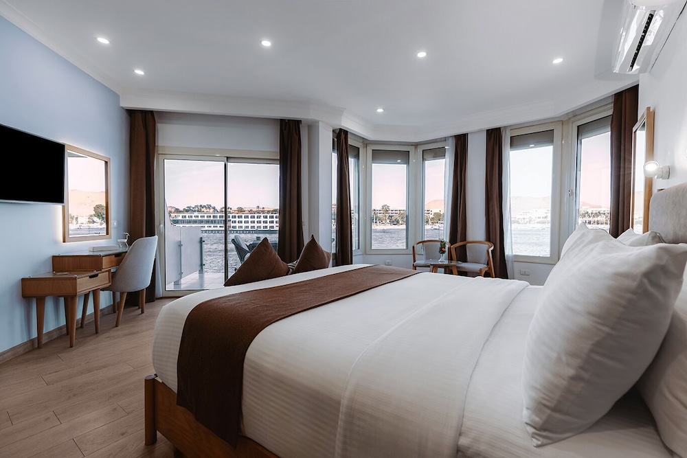 Obelisk Nile Hotel Aswan 21/75