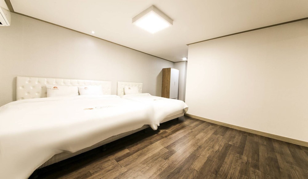 Orange Hotel 7/22