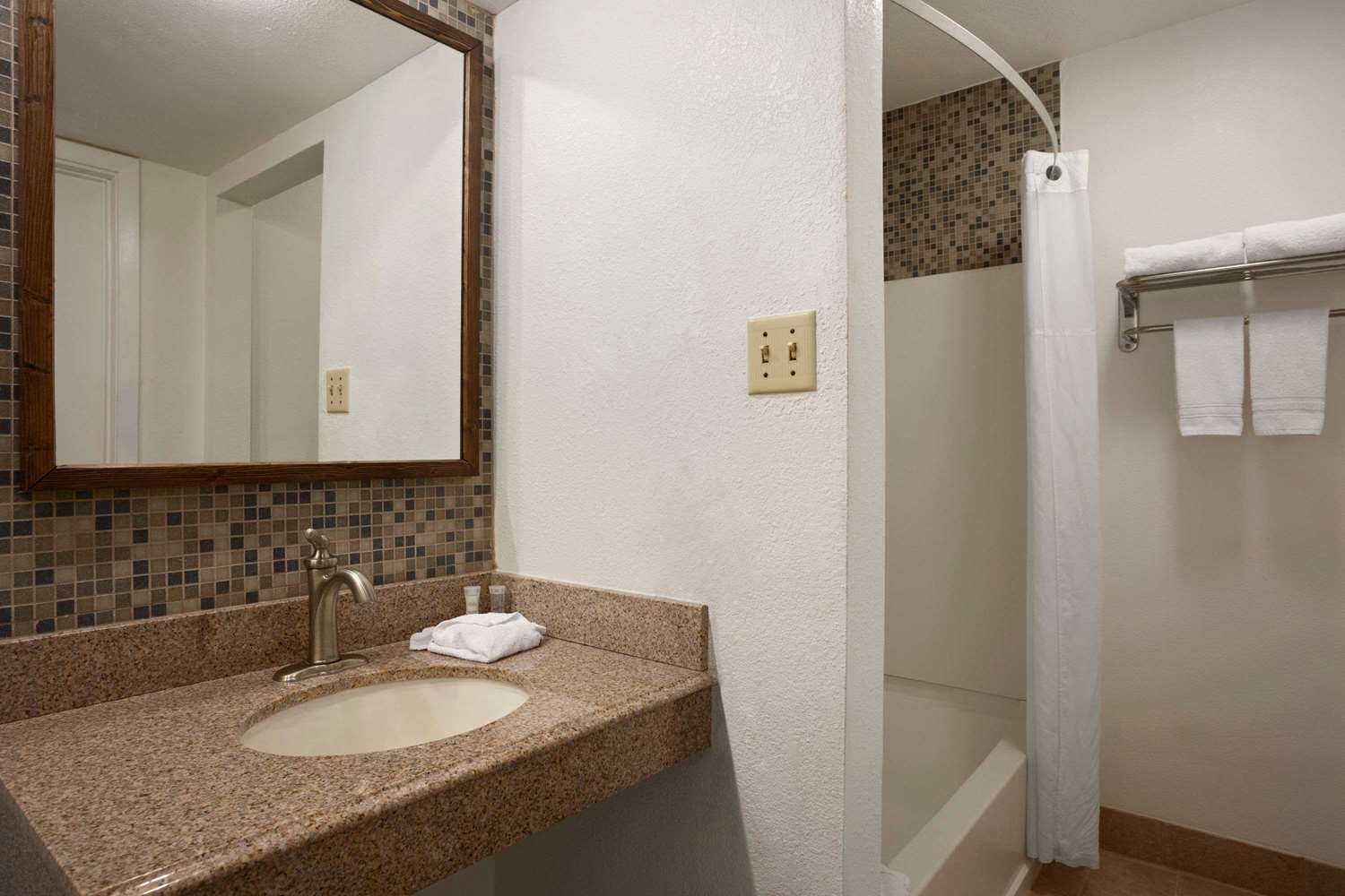 Super 8 By Wyndham Austin Downtown/Capitol Area 22/23