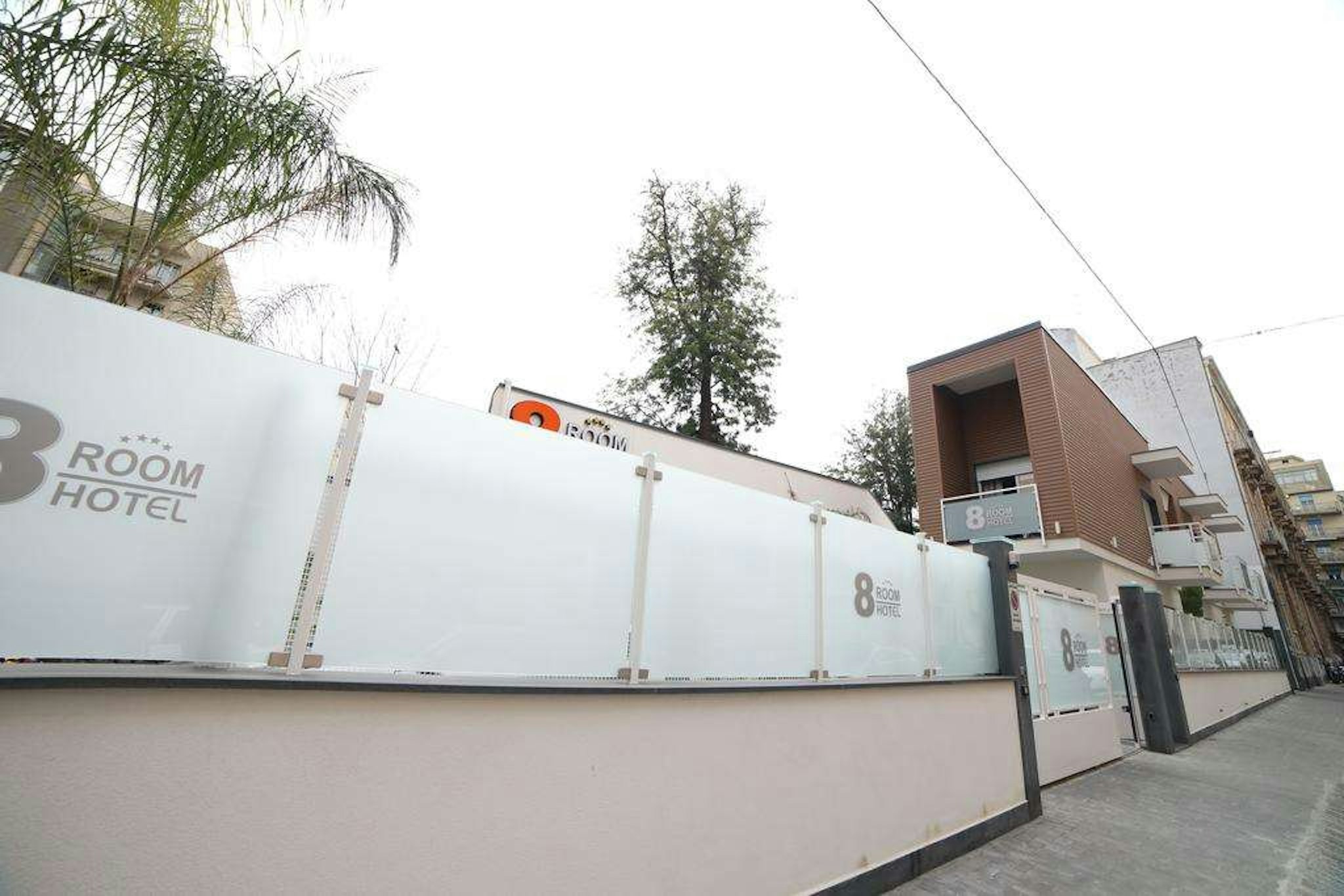 8 Room Hotel 7/80