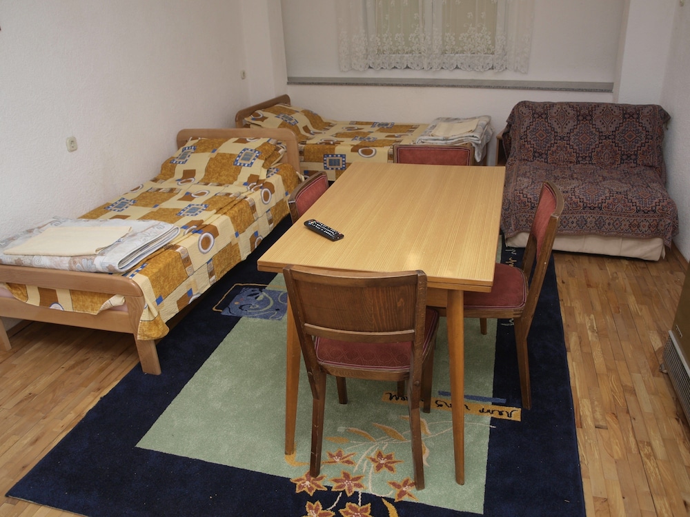 Bogdanovski Studios & Guest Rooms 32/47