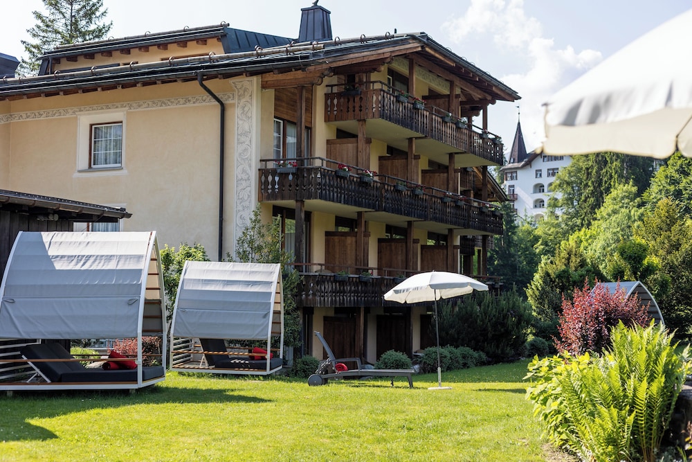 Hotel Adula 6/56