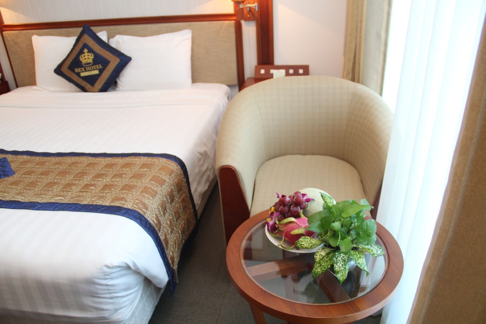 Rex Hotel 34/66