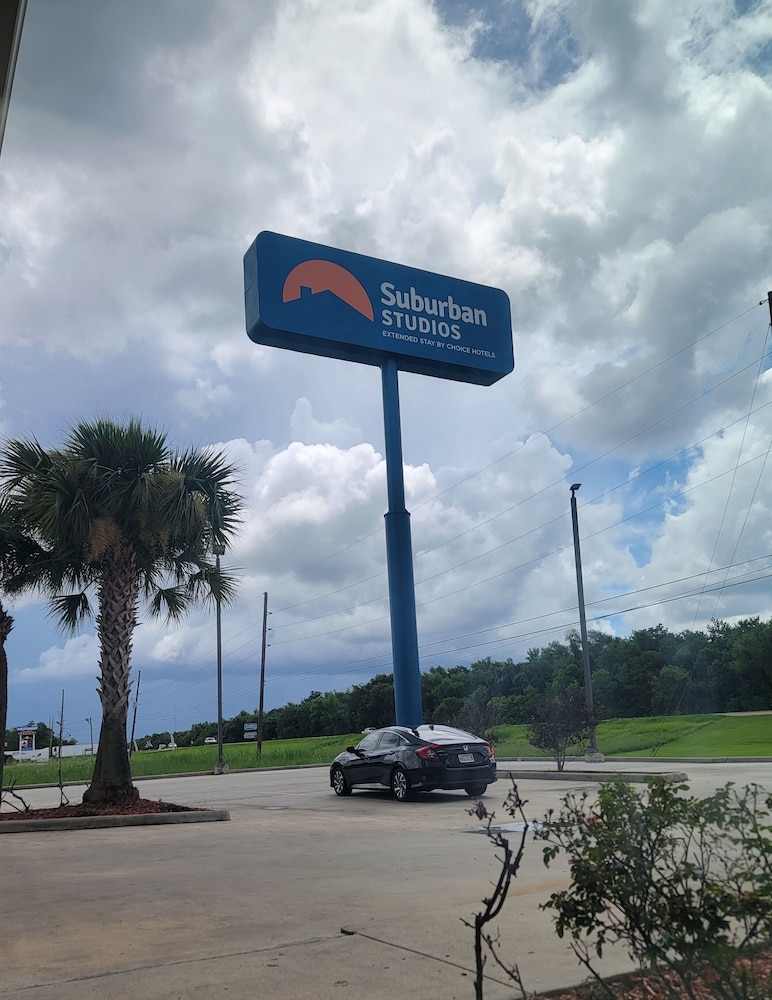 Suburban Studios Berwick - Morgan City 21/29
