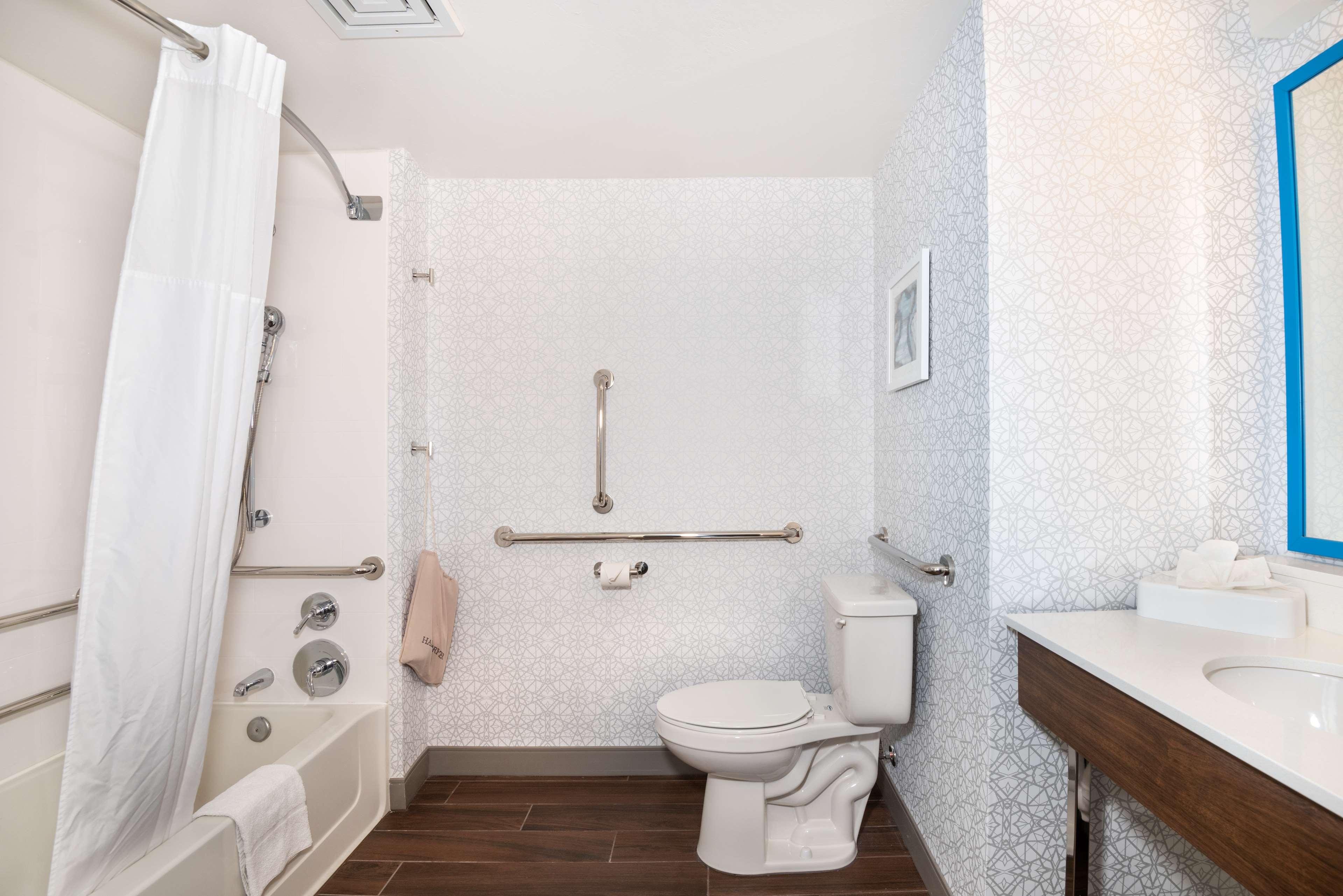 ROOM, KING BED, SOFA, ACCESSIBLE