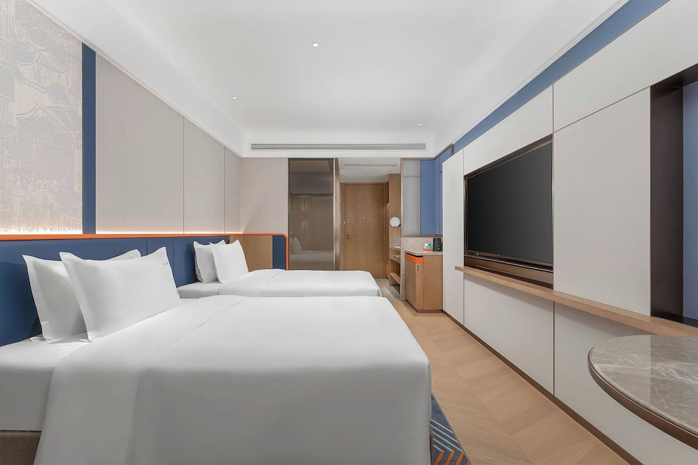 Standard, 1 Queen and 1 Double Bed, Queen Bed, Extra Floor Space