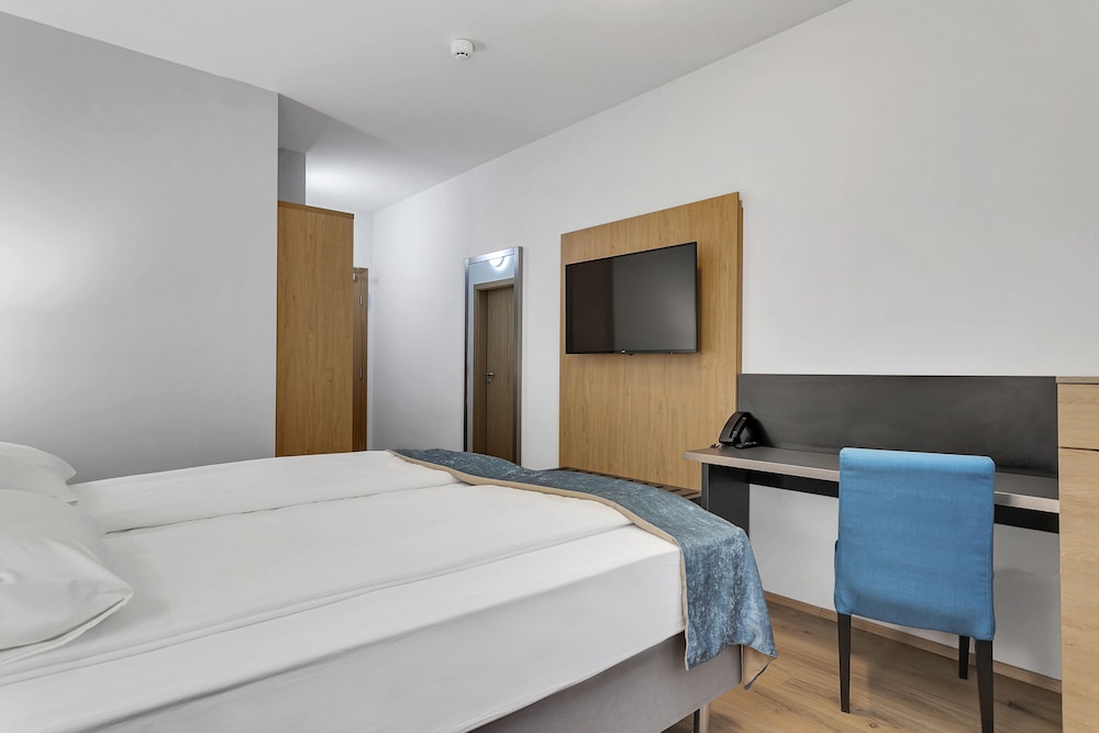 Standard, Double or Twin Bed