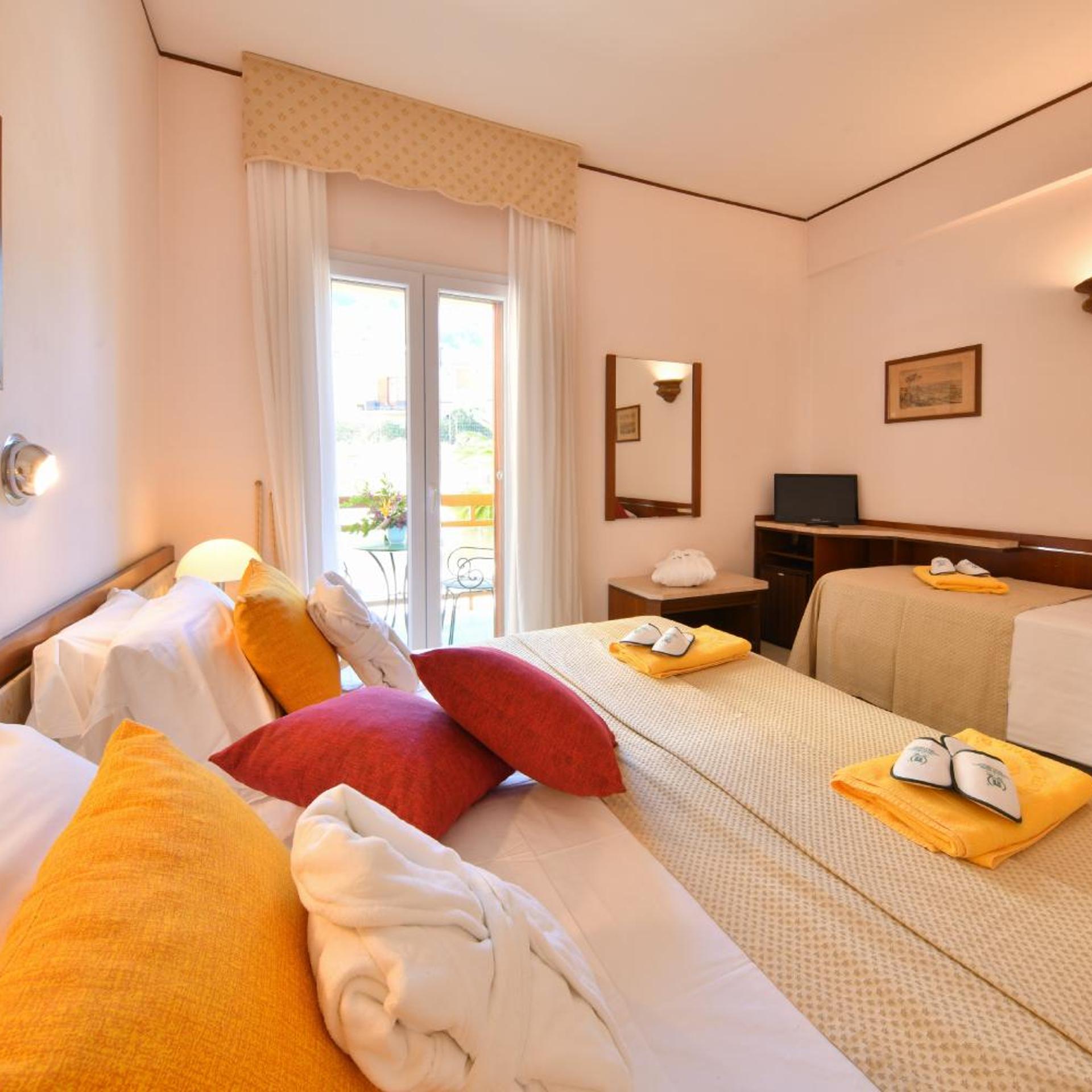 ROOM, TRIPLE