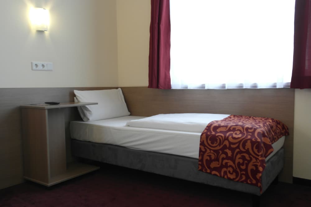 DREAM INN REGENSBURG 10/43