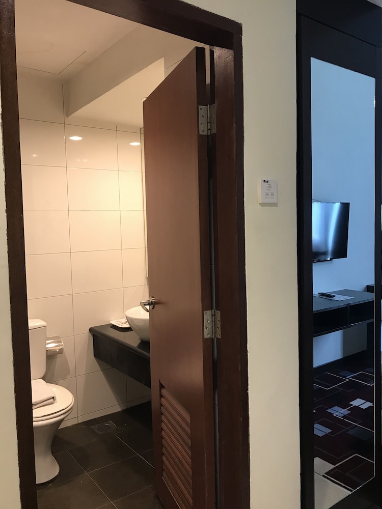 Ssl Traders Hotel 24/24