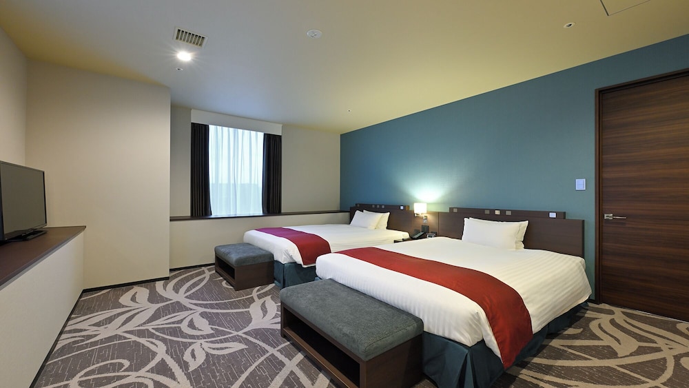 SUITE, TWIN BEDS, CORNER