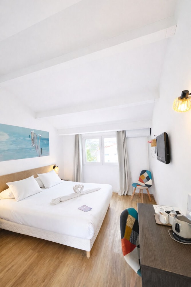 City, Twin Beds