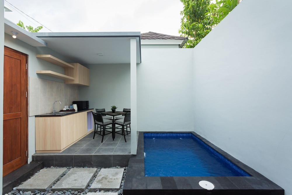 Radea Villa 4/61